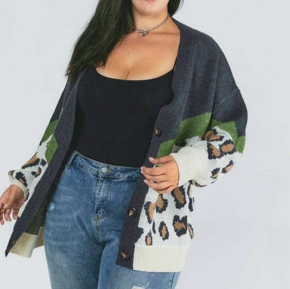 Davi & Dani Animal Print Cardigan - Picture 3 of 5